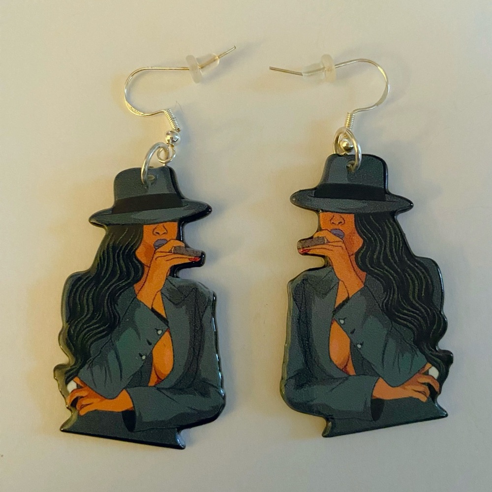 Stylish Gray Earrings with Artistic Design